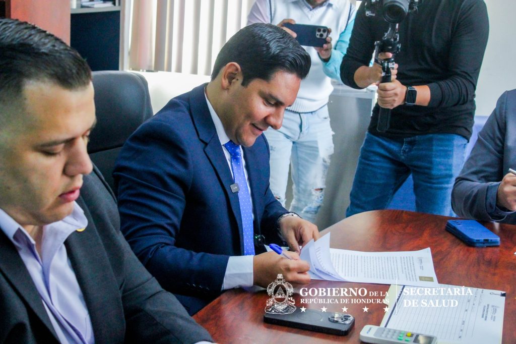 Salud suscribe convenio con Banasupro para suministro de alimentos en hospitales