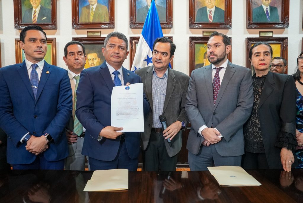 Destitución del fiscal general Johel Zelaya recomienda Comisión de Juicio Político del CN