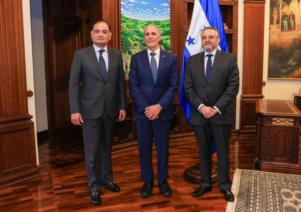 Presidente Asfura y directivos de la Chiquita Brands hablan sobre inversiones en Honduras