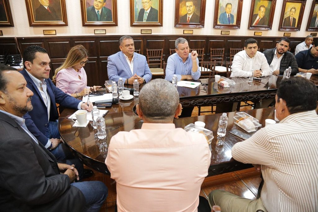 Palmeros buscan desarrollar plan de instalar extractora de aceite en Valle del Aguán