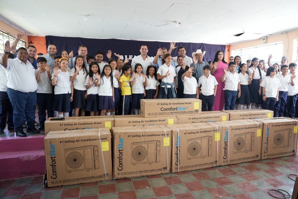 CN entrega aparatos de aire acondicionado a Centros de Educación Básica de La Paz