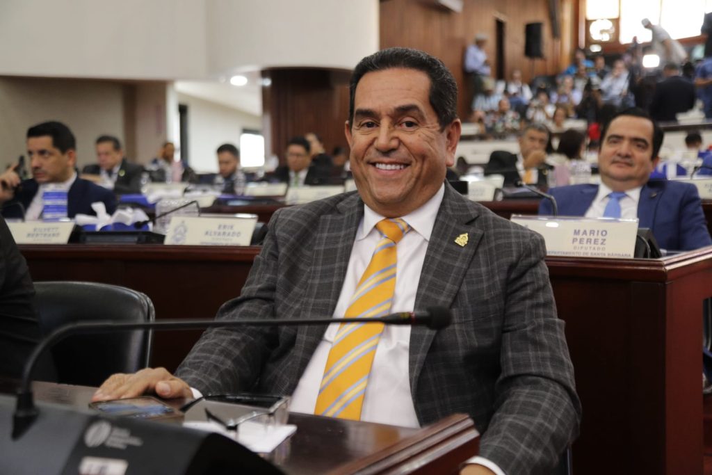 No se descarta requerimiento fiscal contra Redondo, según diputado Rivera Callejas