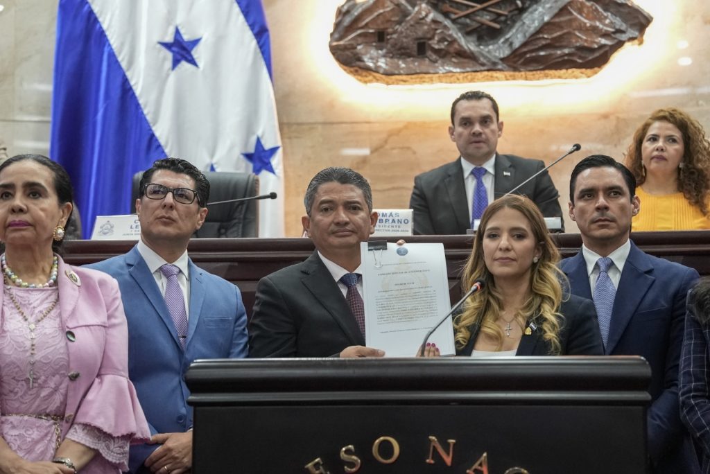 Comisión de Juicio Político recomienda destitución inmediata de funcionarios electorales