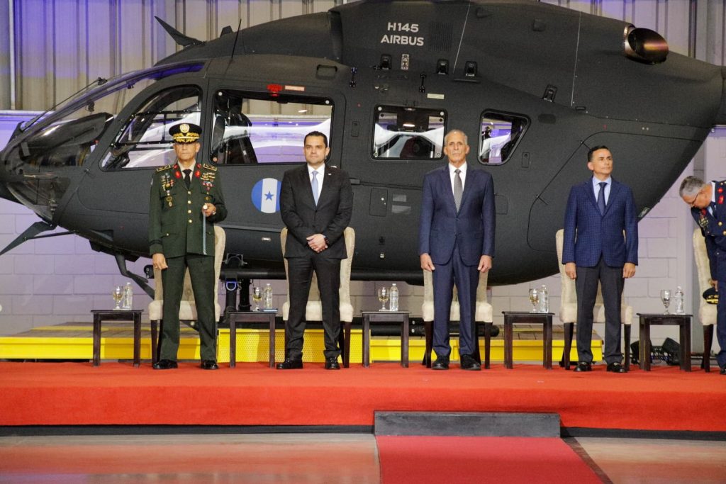 Presidente del Congreso acompaña a FAH en ceremonia de su 95 aniversario