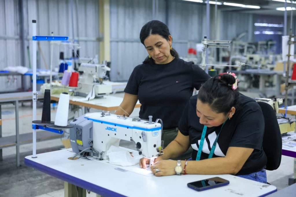 Comisión tripartita define ajuste al salario mínimo para dos años para sector laboral