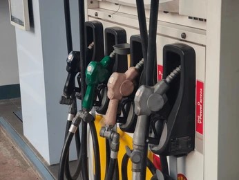 Estructura de precios de los combustibles de nuevo al alza