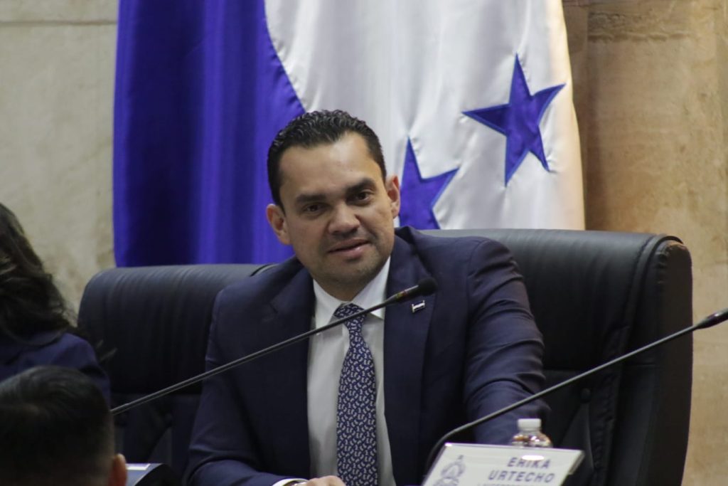 Presidente del CN presenta iniciativa transitoria para reactivar el CNE