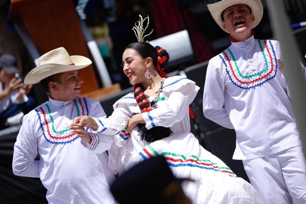 Gobierno presenta el Manual Oficial de Danza Folklórica Hondureña