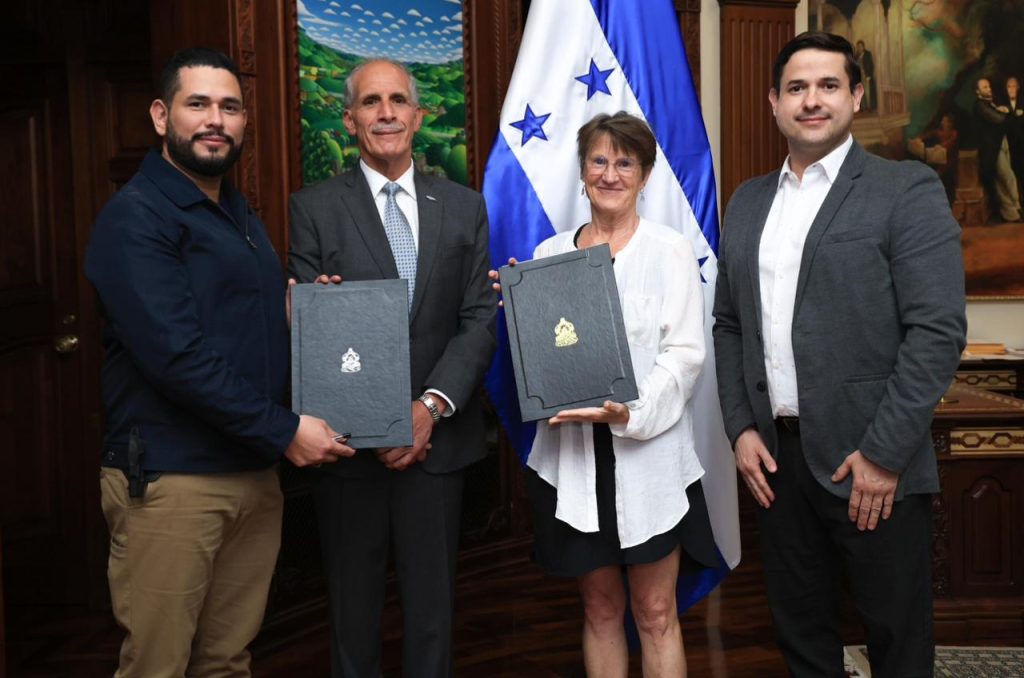 Gobierno impulsa convenio para fortalecer la atención de pacientes renales