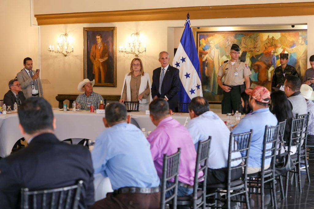 Presidente Asfura cumple su promesa y recibe en Casa Presidencial a dirigentes de Nahuaterique para escuchar propuestas
