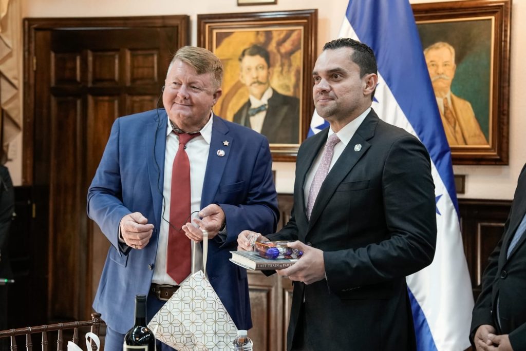 Zambrano a alguaciles de EEUU: «Honduras tiene voluntad política» para controlar seguridad