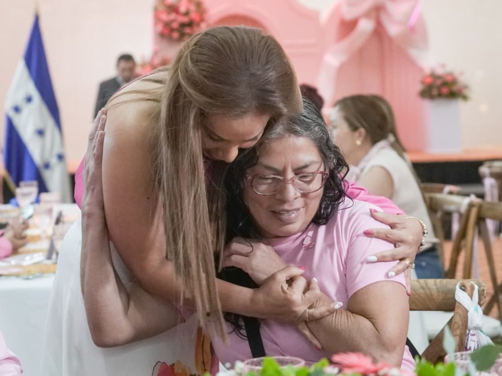 Congreso Nacional honra la valentía de sobrevivientes de cáncer de mama